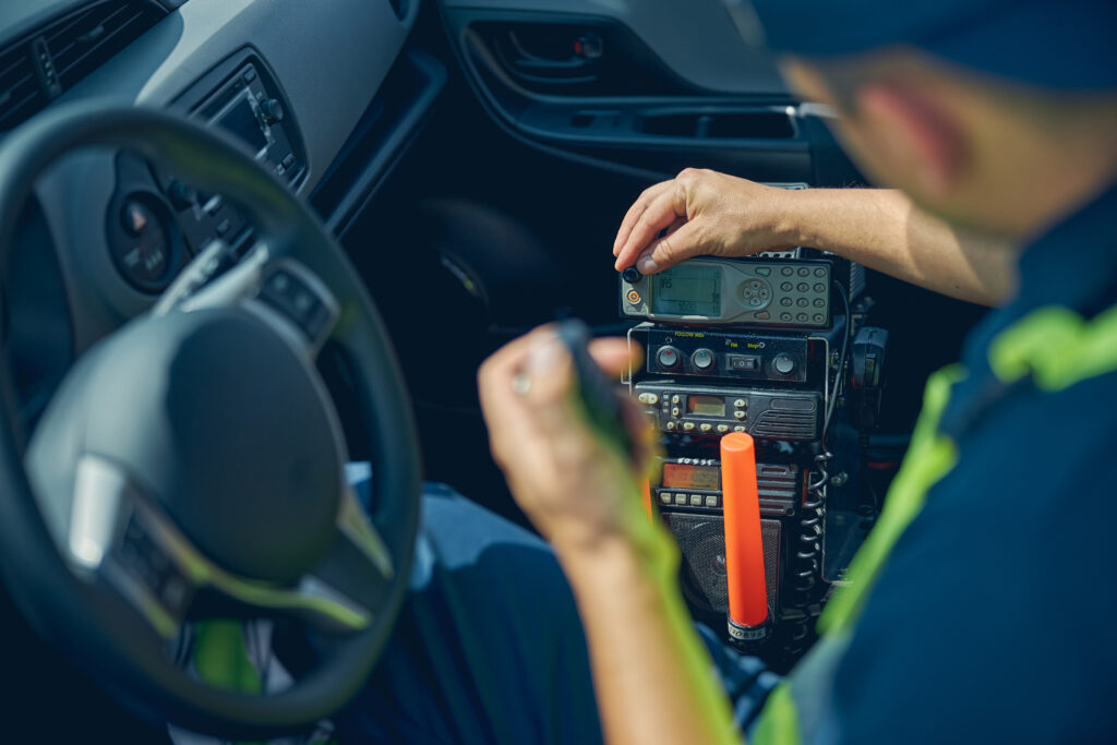 Conducente di furgone sistema il suo tachigrafo digitale